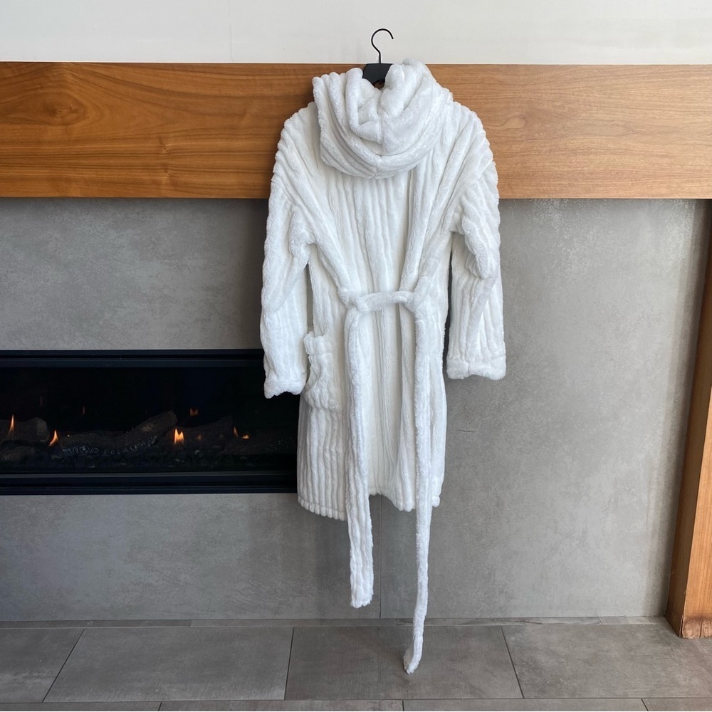 PRETTY‎ YOU LONDON CLOUD ROBE, SIZE M/L - Picture 12 of 14